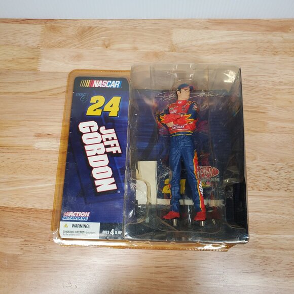 2004 Action McFarlane, Series 4, Nascar, #24, Jeff Gordon, Dupont, Sponsored - Picture 1 of 9